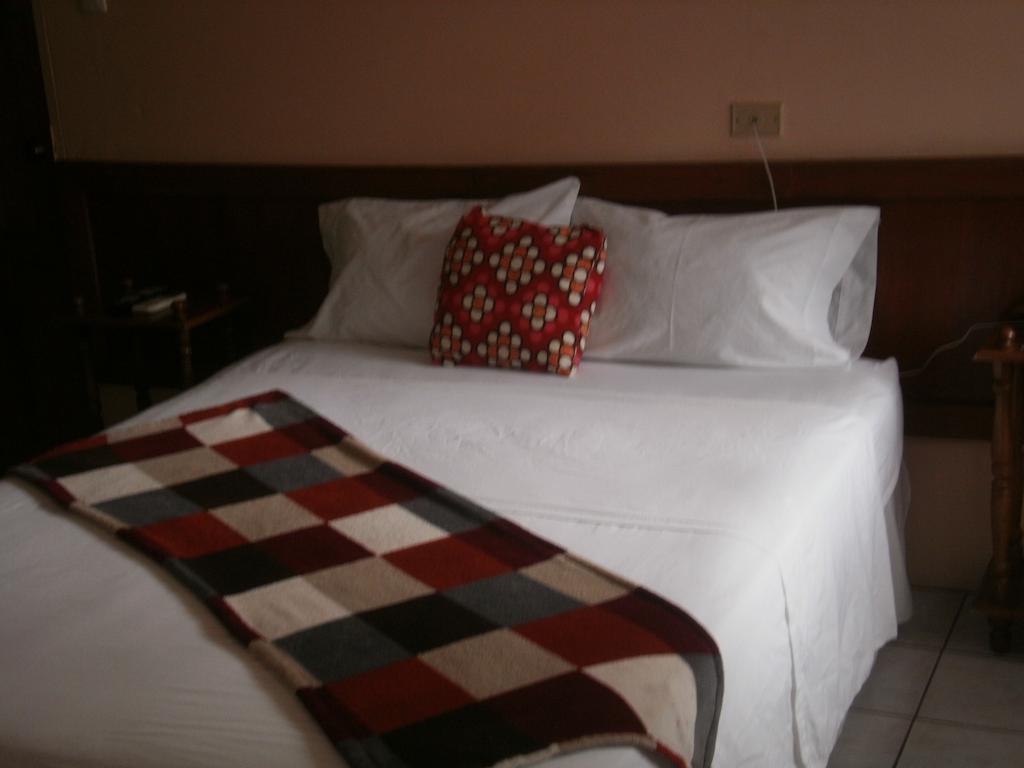 Monique'S Guest House Maraval Quarto foto